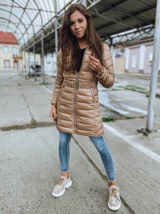 Jednoduchá camelova dámska bunda DAFFE. skl.37