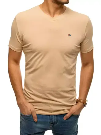 Béžové jednoduché tričko.