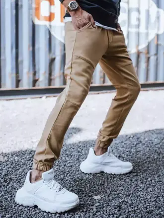 Moderné jogger tepláky vo farbe camel.