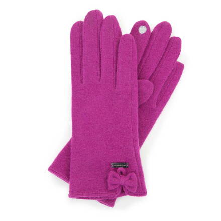 Purpurové vlnené rukavice.