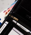 Elegantná pánska kožená peňaženka s červeným akcentom - Rovicky