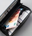 Dámska peňaženka z ekologickej kože zdobená pôvabnou potlačou - Cavaldi