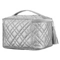 Strieborná prešívaná dámska kozmetická taštička z textilného materiálu na zips