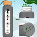 Motivačná sklenená fľaša na vodu 960 ml sivá so silikónovým obalom Peterson