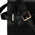 Dámska čierna crossbody kabelka Peterson so zipsom, magnetickým zapínaním a ochrannými nožičkami