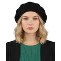 Dámska čierna baretka – ikonický doplnok s výraznou eleganciou