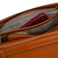 Dámska crossbody kabelka Peterson v ecru a hnedej farbe so zapínaním na zips a magnet
