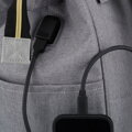 Šedý dámsky ruksak s USB portom a priestorom na notebook