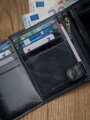 Pánska peňaženka vyrobená z celozrnnej prírodnej kože s atraktívnou úpravou - Rovicky