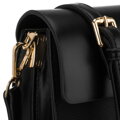 Dámska čierna crossbody kabelka Peterson so zlatými detailmi a magnetickým zapínaním