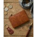 Skórzane etui na klucze w jasnobrązowym kolorze zamykane suwakiem