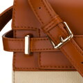 Dámska crossbody kabelka Peterson v ecru a hnedej farbe so zapínaním na zips a magnet