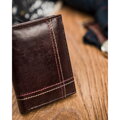 Pionowy portfel męski ze skóry naturalnej w brązowym kolorze - Always Wild