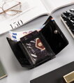 Malá, kožená peňaženka pre ženy so systémom RFID Protect — Peterson