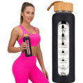 Motivačná sklenená fľaša na vodu 960 ml čierna so silikónovým obalom Peterson