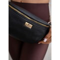 Čierna dámska crossbody kabelka z ekologickej kože s retiazkovým detailom