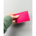 Etui na karty wykonane ze skóry naturalnej w różowym kolorze