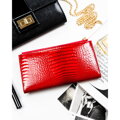 Červená dámska peňaženka z ekologickej kože s krokodíliou textúrou