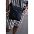 Pánska kožená crossbody taška Peterson v čiernej farbe + puzdro na kľúče