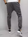 Pánske tepláky v štýlovom prevedení.