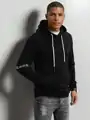 Moderná čierna mikina s kapucňou