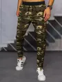Hnedé pánske maskáčové tepláky.