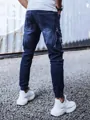 Originálne džínsy v tmavo-modrom prevedení.