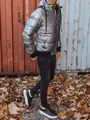 Prešívaná zimná bunda v striebornom prevedení