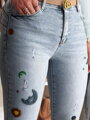 Dámske rifľové nohavice skinny s výšivkou MOONAIR modré UY2453