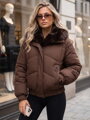Dámska krátka prešívaná bunda Dstreet s kožušinovým golierom – hnedá