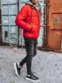Pánska bunda s kapucňou červenej farby.