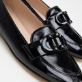 Dámske lakované mokasíny s ozdobnou prackou 98-D-106-1