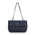 Crossbody z ekokože s retiazkou tmavomodrá 99-4Y-634-7