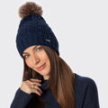 Dámska modrá čiapka s brmbolcom – štýlový a hrejivý doplnok na zimu 101-HF-016-7