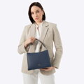 Dámska trojpriehradková crossbody, tmavomodrá koža 100-4E-808-7