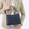 Dámska trojpriehradková crossbody, tmavomodrá koža 100-4E-808-7
