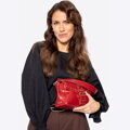 Dámska crossbody z ekokože s dekoratívnymi nitmi červená 100-4Y-207-3