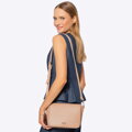Dámska crossbody s olemovanou klopou béžová 100-4Y-235-9