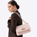 Dámska crossbody z pleteniny s retiazkou ružová