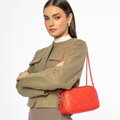 Dámska kožená crossbody kabelka na retiazke zlatá 99-4E-305-G