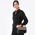 Dámska crossbody kabelka Wittchen z ekokože so vzorovanou chlopňou 97-4Y-507-1X