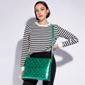 Dámska crossbody kabelka Wittchen z metalickej lakovanej kože, veľká 34-4-233-00