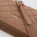 Dvojkomorová crossbody kabelka z imitácie semišu s prešívaním 94-4Y-618-5