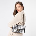 Dámska zapletaná crossbody kabelka Wittchen s retiazkou, čierno-biela 98-4Y-010-10