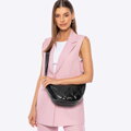 Dámska crossbody v geometrickom prešívaní čierno-strieborná 100-4Y-422-1S