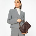 Dámska prešívaná crossbody kabelka v romboch s retiazkou hnedá 99-4Y-429-4  