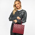 Dámska kožená crossbody kabelka s razením svetlobéžová 99-4E-302-9