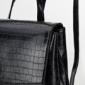 Dámsky dvojpriehradkový batoh z ekokože v krokodílej farbe čierny 29-4Y-019-B1