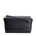 Čierna crossbody kabelka z prírodnej kože s klopou 102-4E-210-1