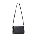 Čierna crossbody kabelka z prírodnej kože s klopou 102-4E-210-1